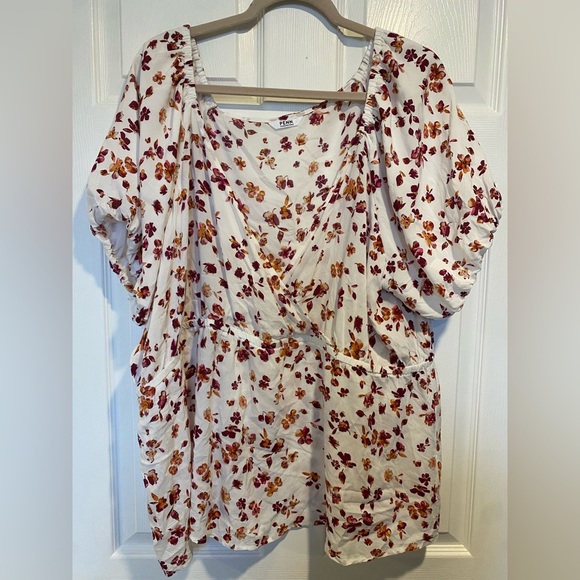 Penningtons Floral Wrap-Style Balloon Sleeve Blouse | 3X - Picture 2 of 7